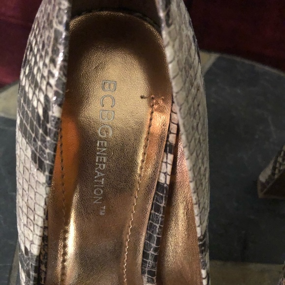 BCBG Snake print pumps - Picture 6 of 6